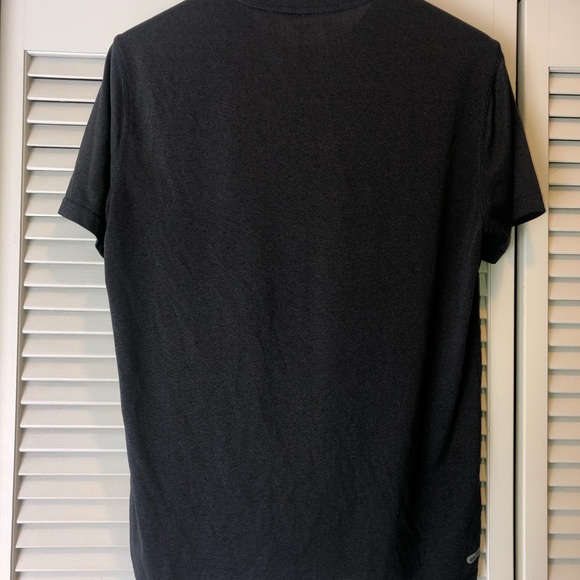 Old Navy Active T-shirt - Picture 2 of 4